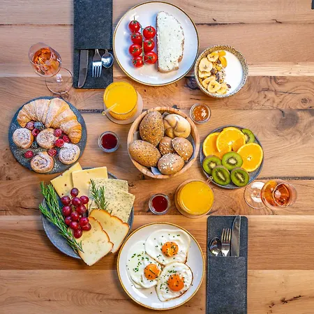 Greti - Dahoam, Nur Feiner - Alpine Boutique Mit Alpentherme Eintritt, Reichhaltigem Fruehstueck, Sauna